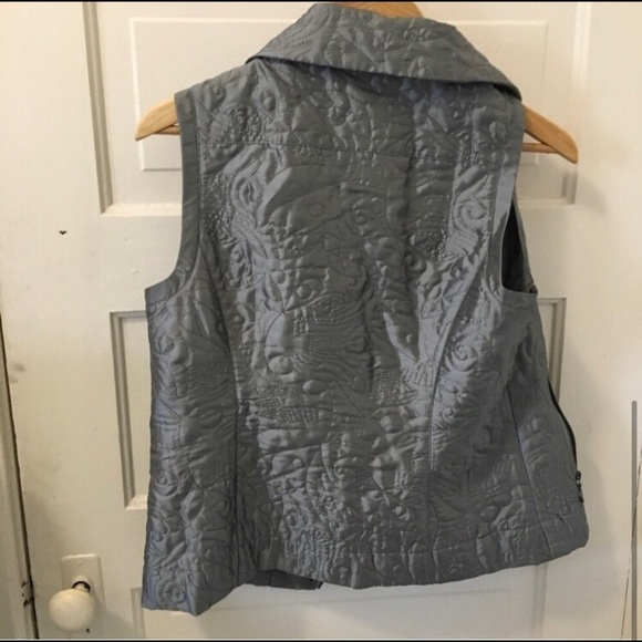 Weekends by Chicos Gray Quilted Vest Size 0 - Picture 3 of 7
